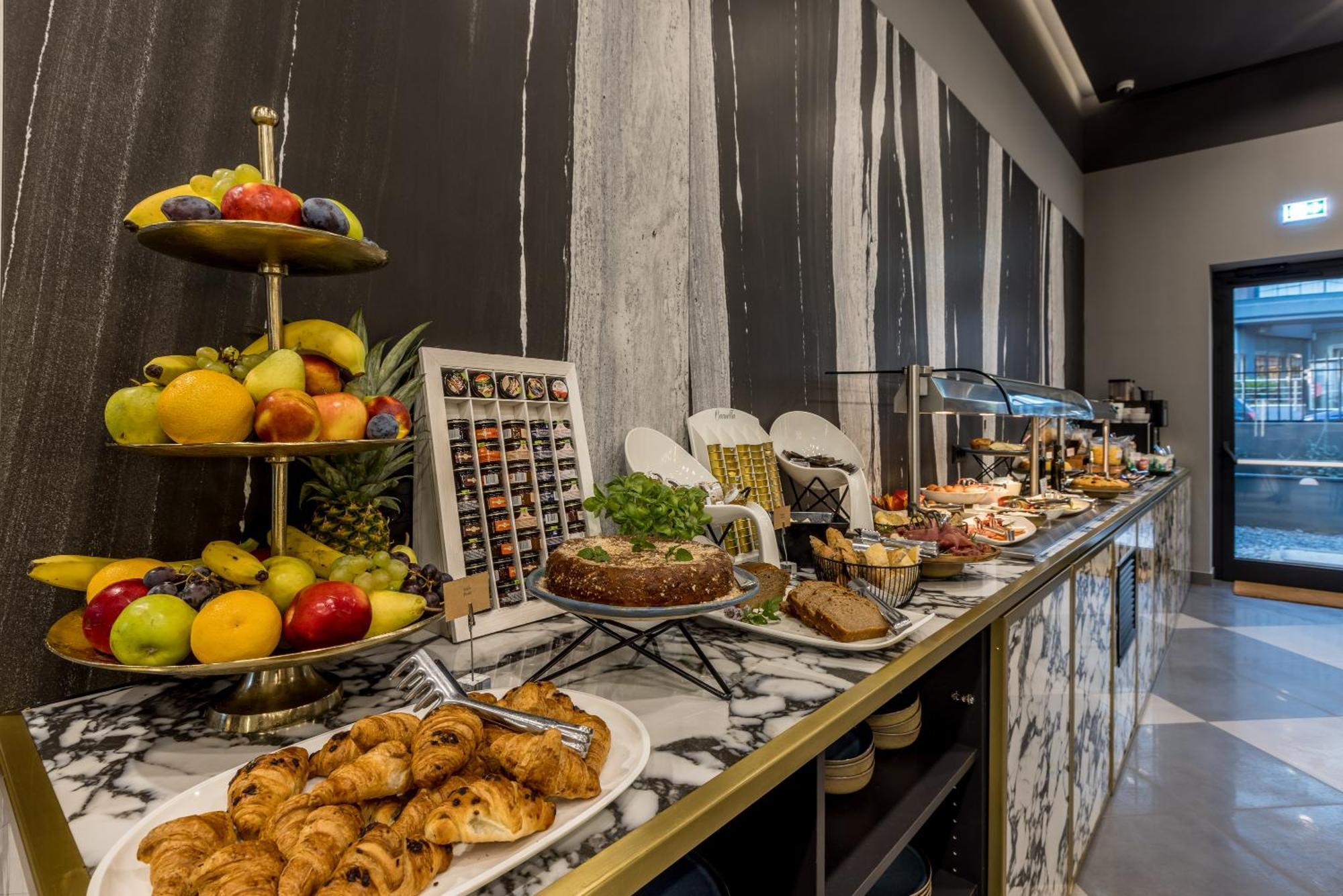Cora Hotel Сплит Экстерьер фото